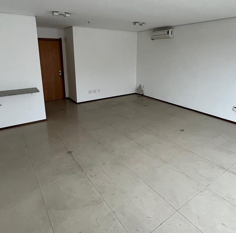 Sala comercial no Petrópolis 37 m² - Vista da sala e área de entrada