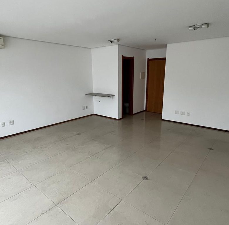 Vista da sala, entrada e lavabo