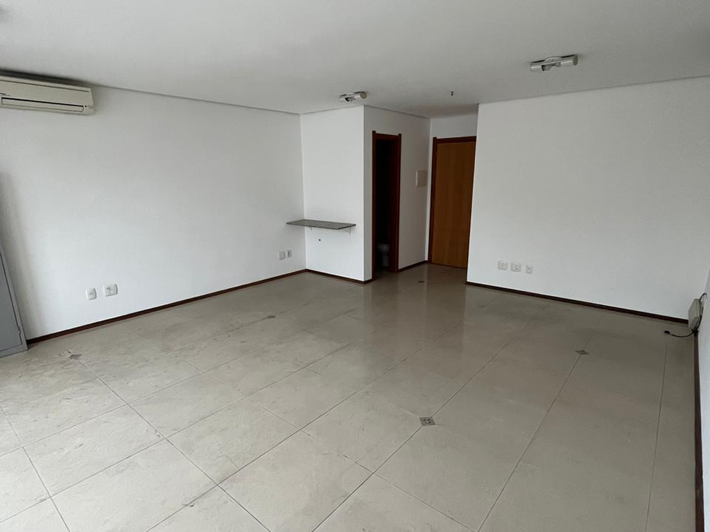 Vista da sala, entrada e lavabo