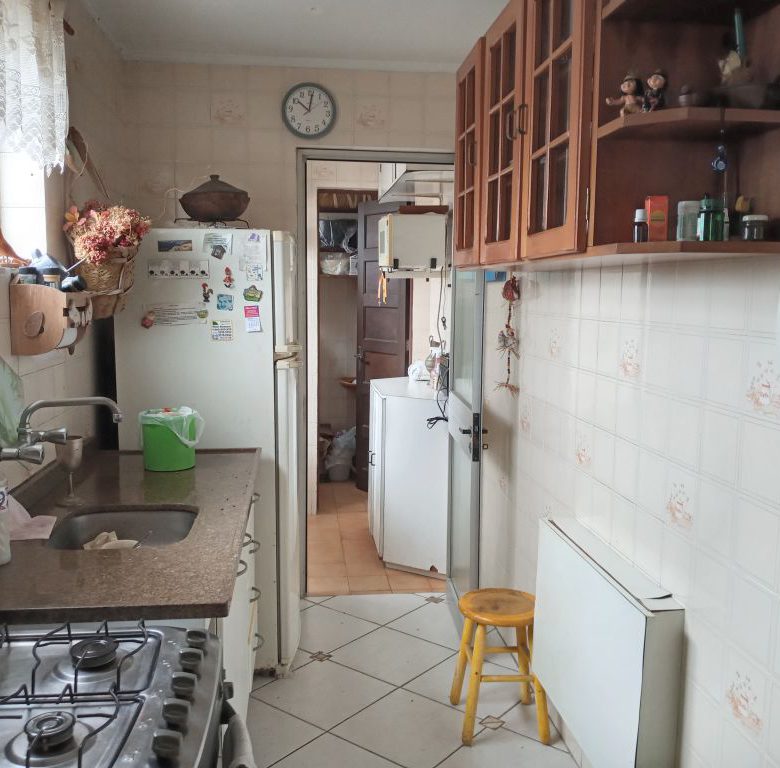 Cozinha com área de serviço integrada