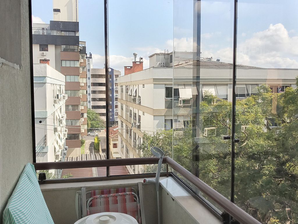 Dormitório solteiro com sacada