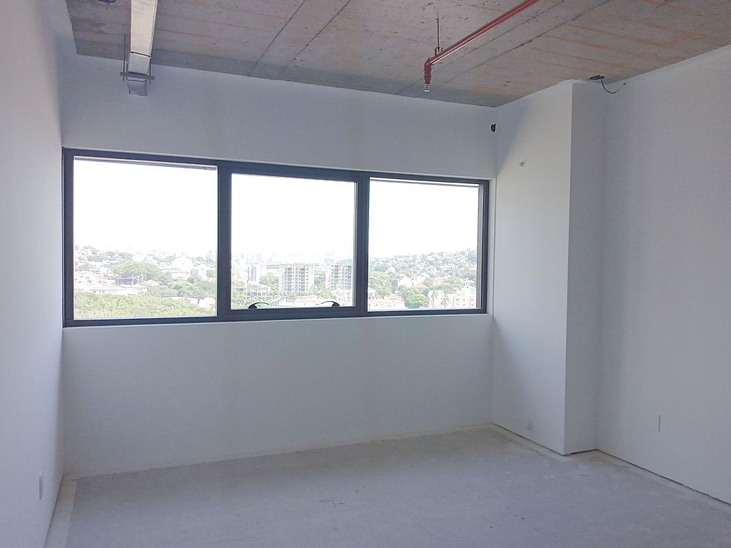 Vista da sala comercial com as janelas