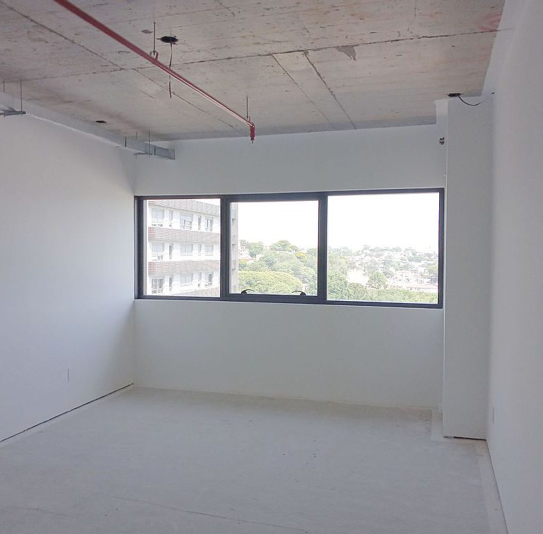 Vista da sala comercial com as janelas