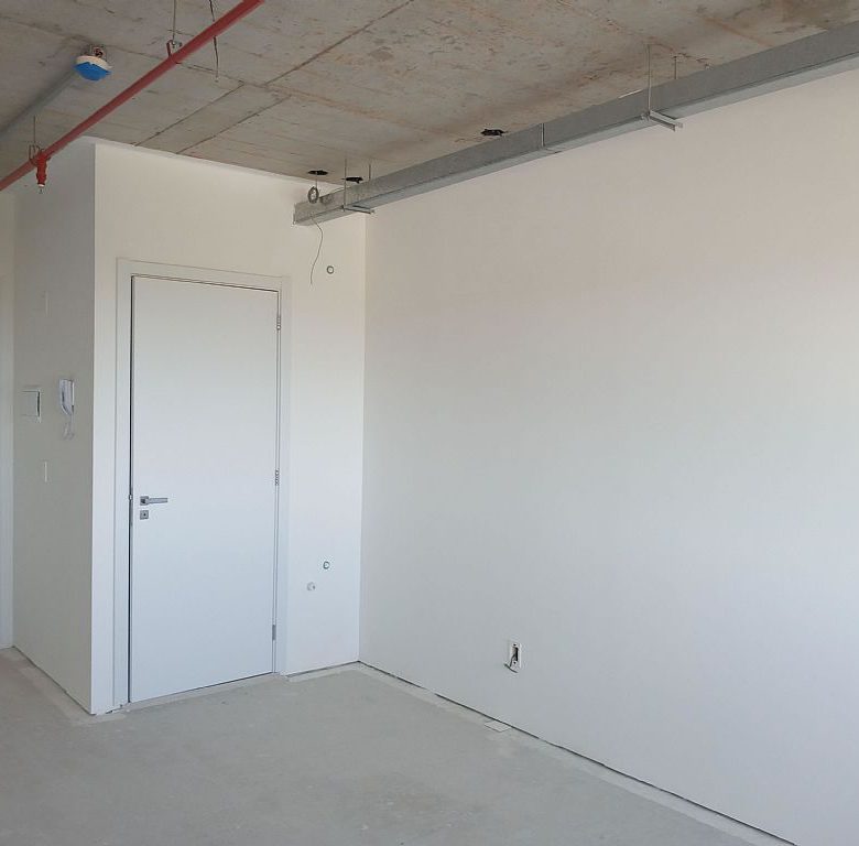Vista da sala comercial com o lavabo