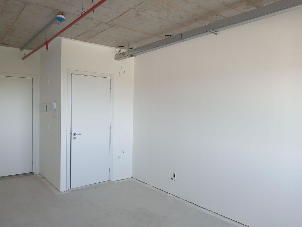 Vista da sala comercial com o lavabo